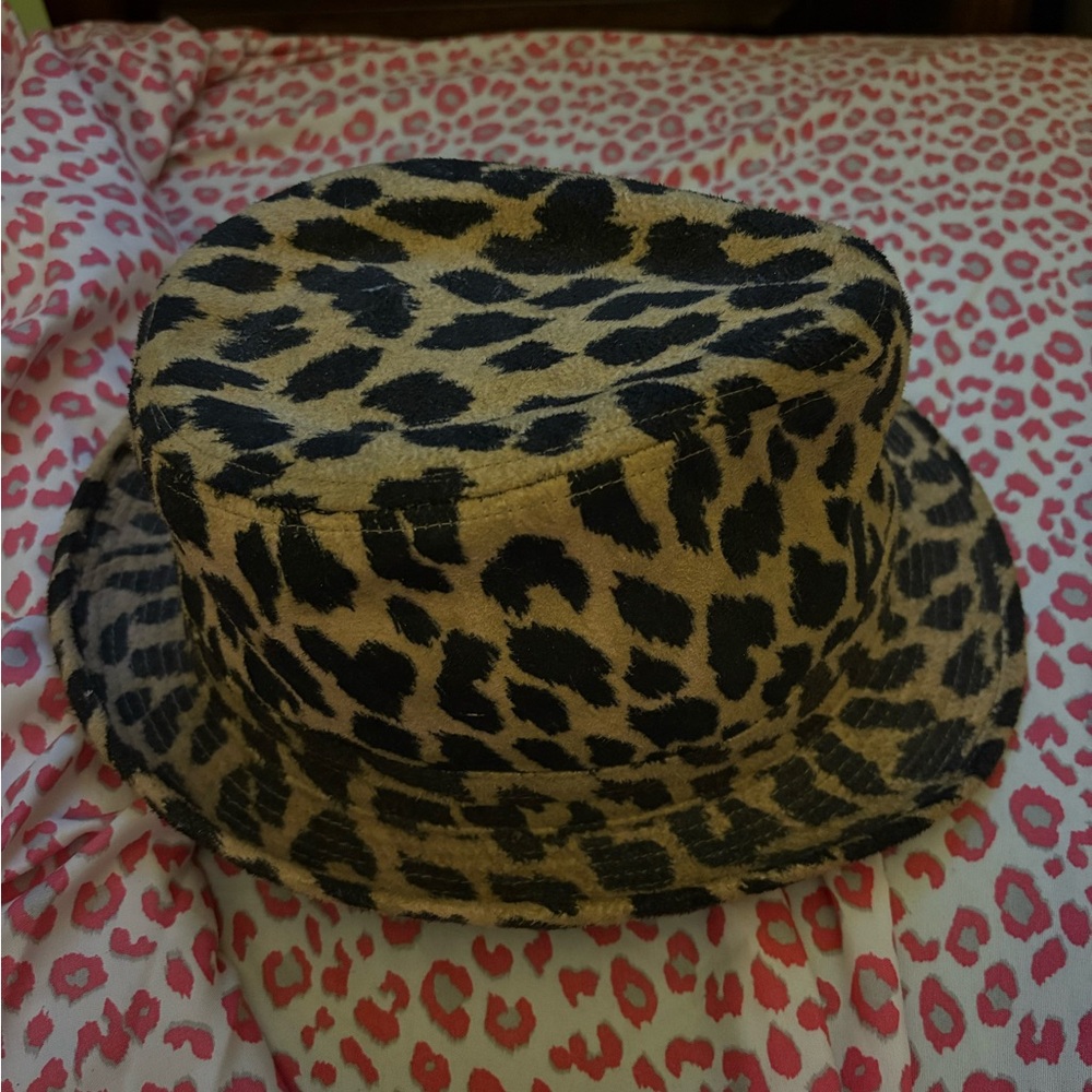 Leopard Print Hat - Picture 3 of 6